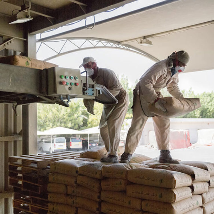 Bag Loading in the Cement Industry | BEUMER Group