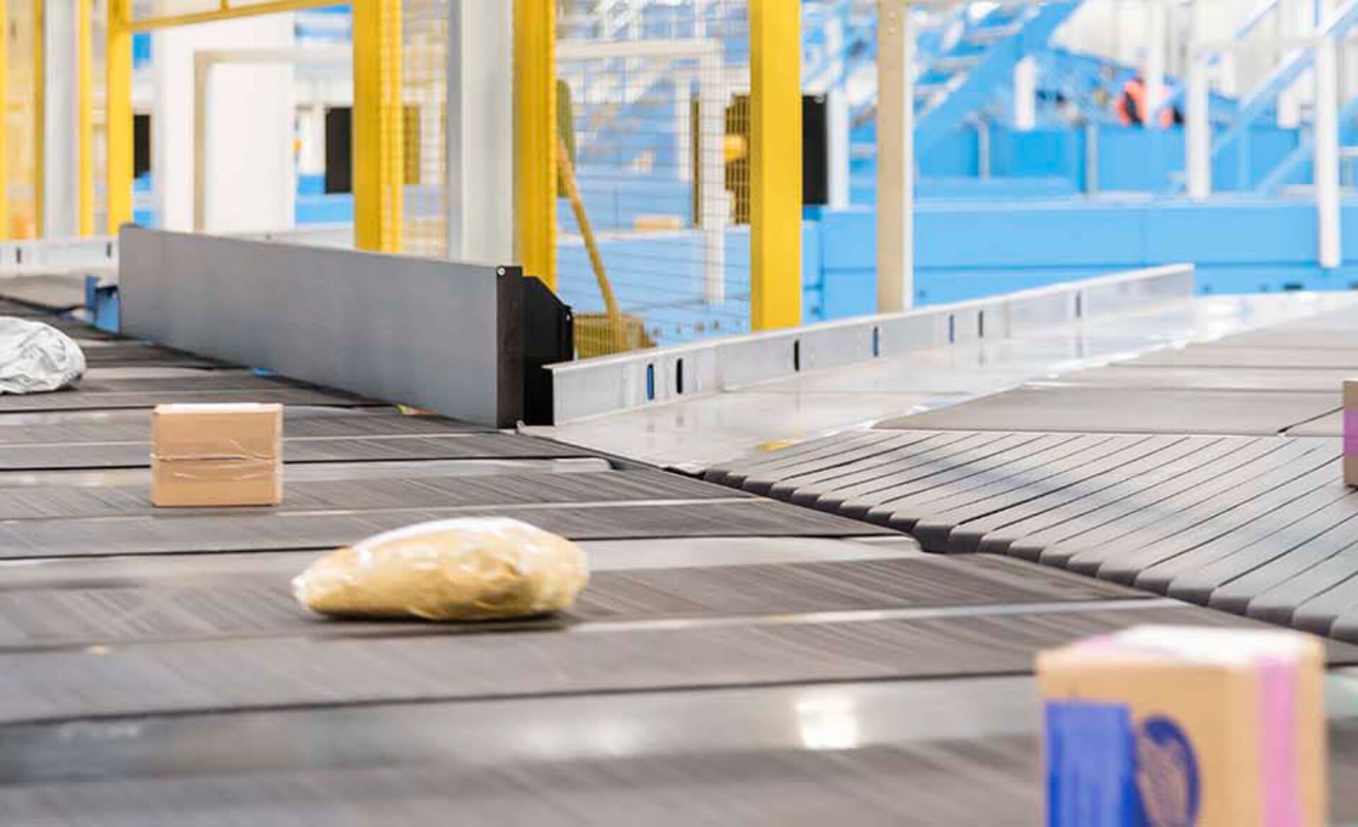 Container-Kippstation für automatisierte Sortierung | Beumer Group