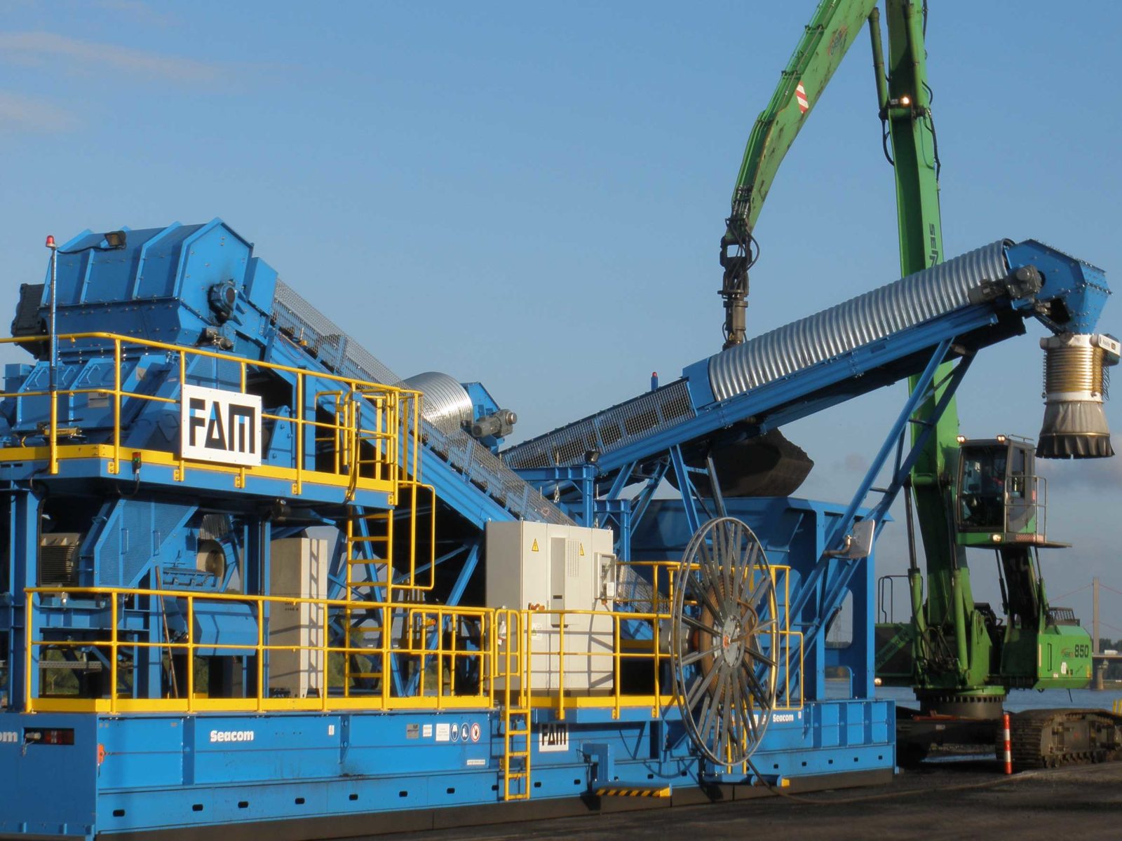 Truck Loading Systems | BEUMER Group