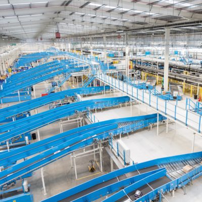 View into a warehouse with BEUMER Belt Tray Systems.